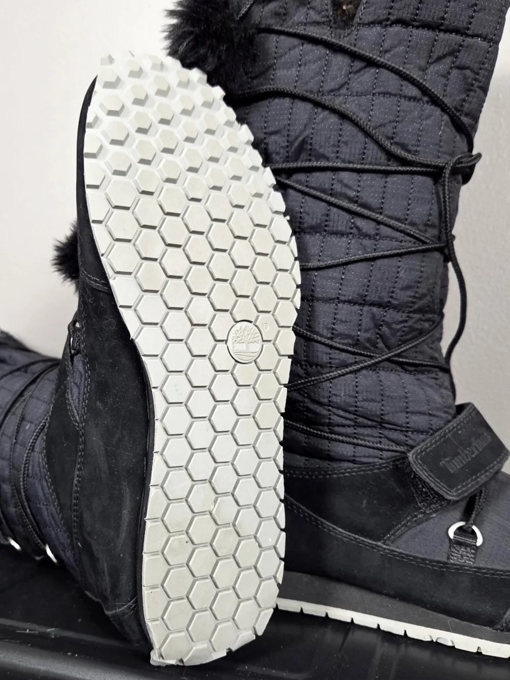 Timberland Tall Knee-high Black Quilted Lace-Up Sneaker Boots Fur Pom-pom Size 8
